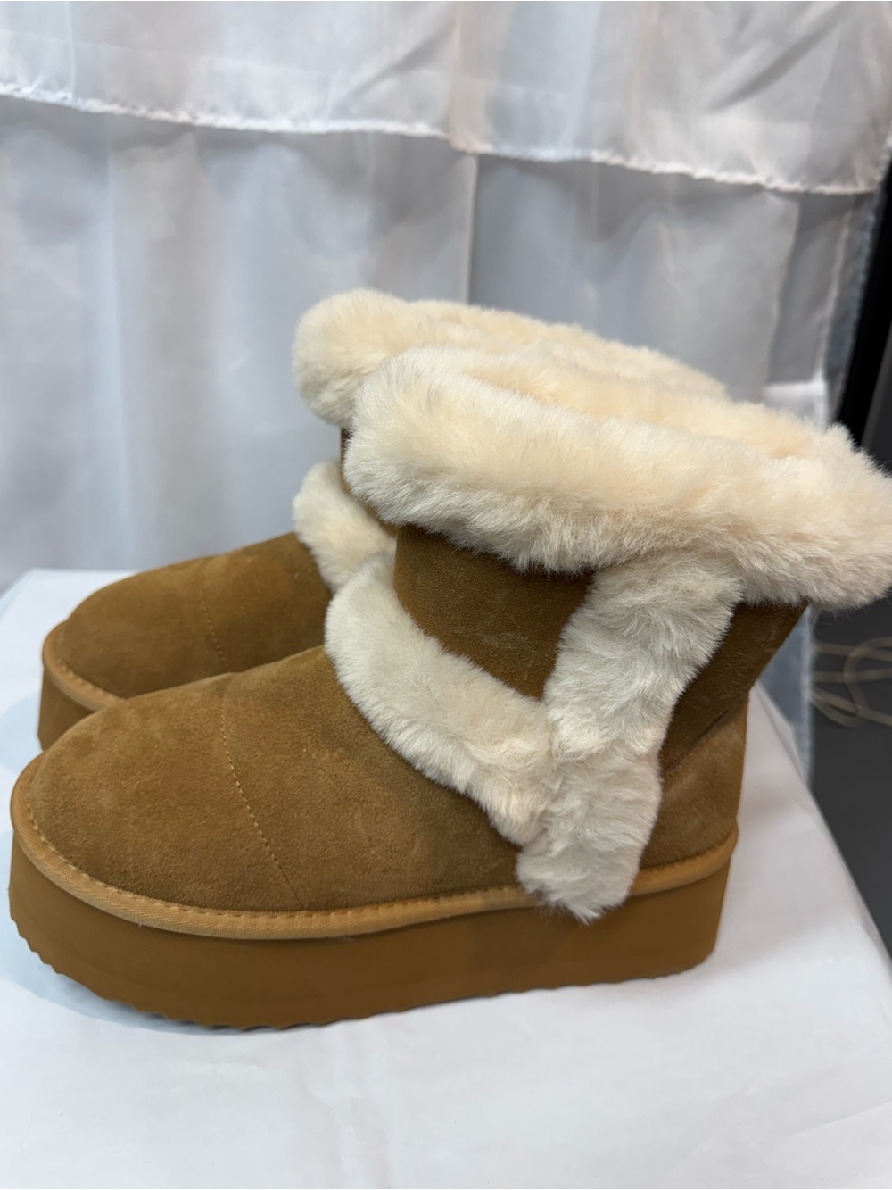 NWT DREAM PAIRS CHESTNUT FAUX SUEDE AND FLEECE COZY BOOTS🌸